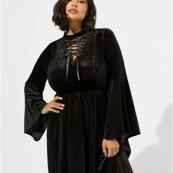 Torrid Black Velvet Flare Sleeve Lace Up Stretch 
Witchy Goth Midi Dress. - Picture 4 of 13
